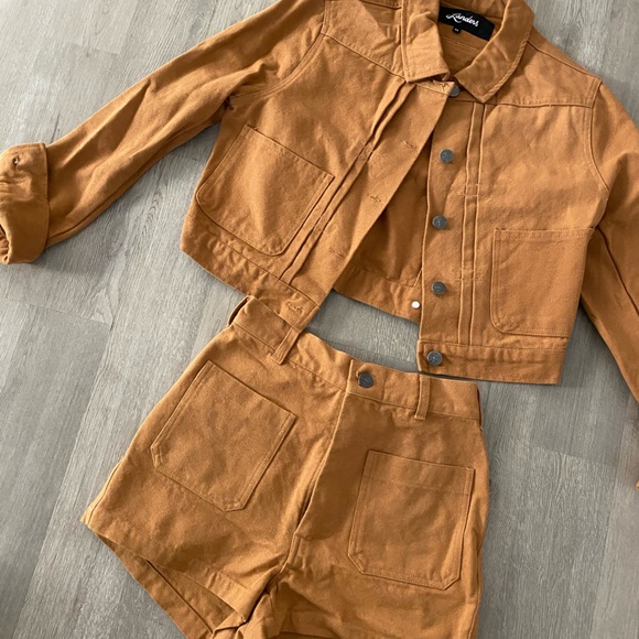 NWOT STYLISH CAMEL CARPENTER SET 👢🍋 - Picture 4 of 4